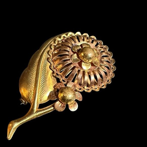 Vintage 40’s Rose and Yellow Gold Tone Double Flower Brooch Pin - Picture 1 of 11